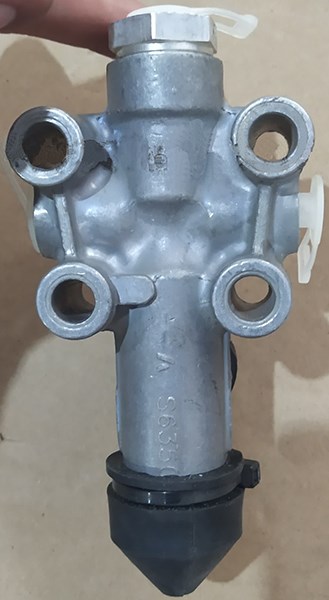 Knorr Bremse SV1412 Volvo 3036549 air suspension height levelling valve